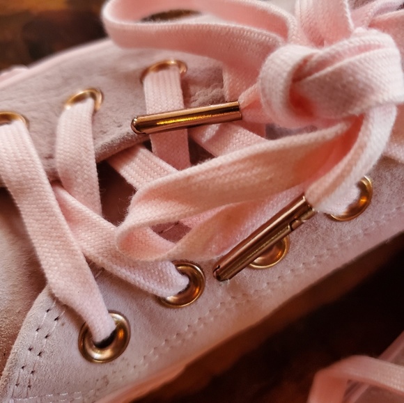 Pink Converse - Picture 3 of 4